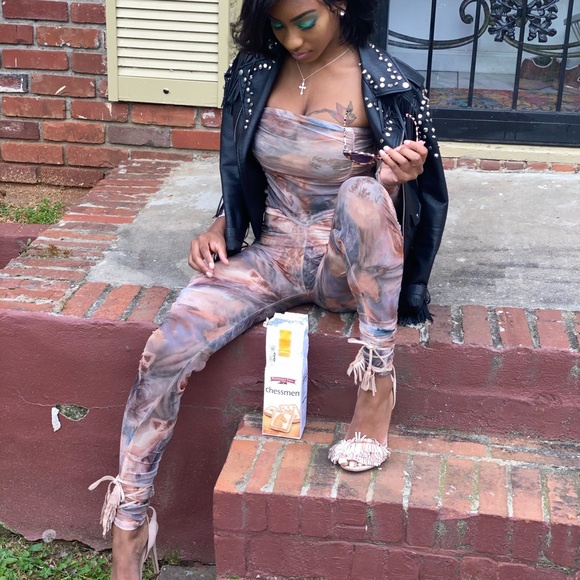 SOLD!! Pretty Little Thing Renaissance jumpsuit - Picture 3 of 12